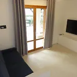 Charming Renovated Flat * Μπιμπιόνε