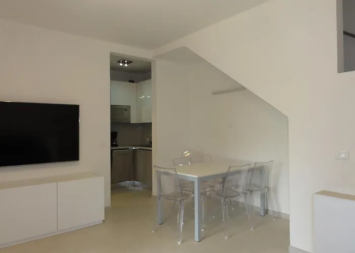 Charming Renovated Flat 빌라